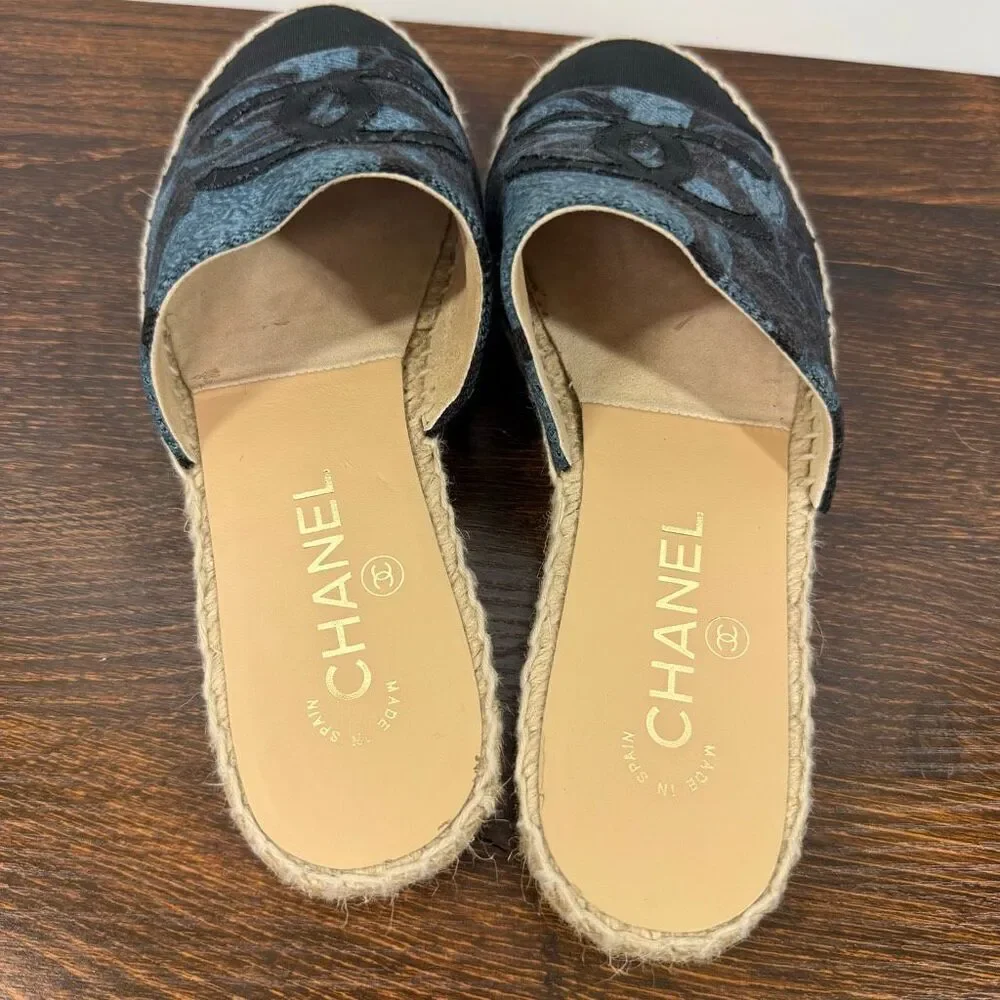 CHANEL Black and Blue Logo Espadrille Mules - Picture 6 of 10